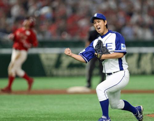 都市対抗決勝のトヨタ自動車戦で7回のピンチを切り抜けガッツポーズするJFE東日本・須田（19年7月25日撮影）