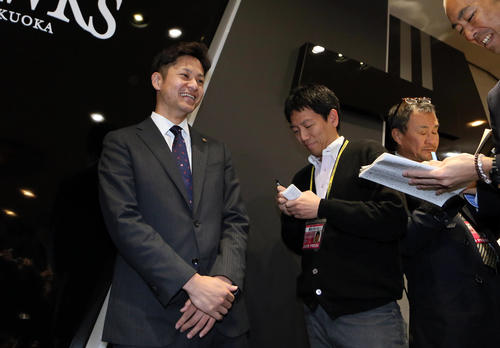 記者の質問に答える大竹（撮影・栗木一考）