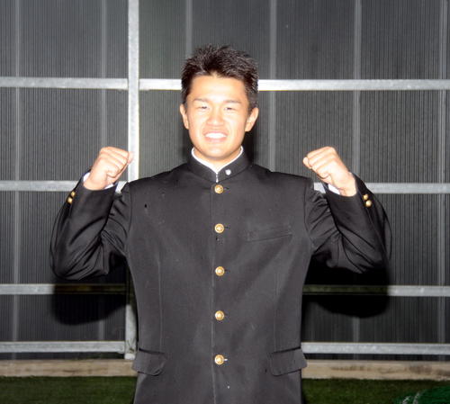 創価大に合格し、笑顔の静岡・松下