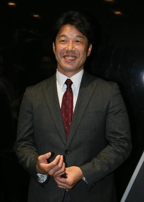 記者の質問に答える高谷（撮影・栗木一考）