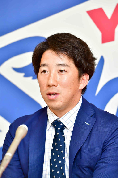 ヤクルトに入団が決定し会見する今野（撮影・小沢裕）