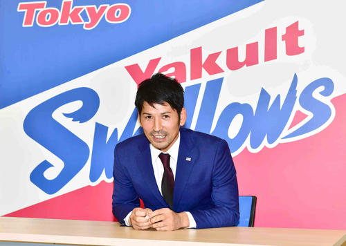 契約更改を終え会見するヤクルト山中（撮影・小沢裕）