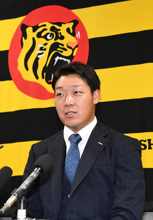 契約更改を終え会見する大山（撮影・前岡正明）