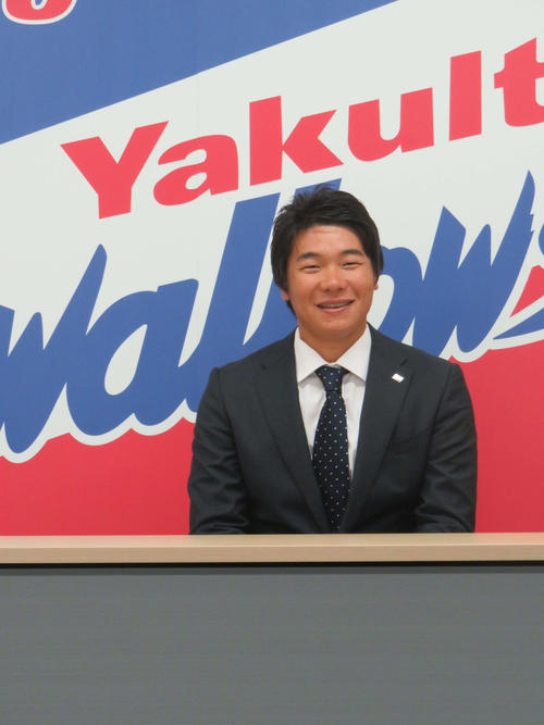 契約更改会見に臨むヤクルト松本直