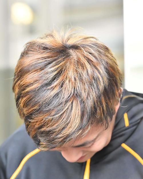 虎柄ヘアを披露する島本（撮影・上田博志）