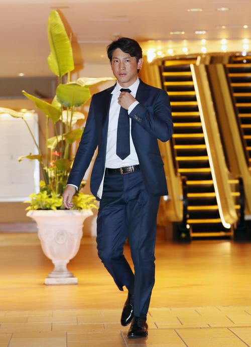 日本プロ野球選手会通常総会に出席する巨人小林（撮影・前田充）