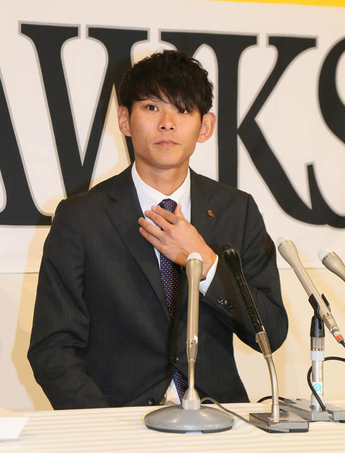 1250万円（金額は推定）で更改した泉圭輔（撮影・栗木一考）