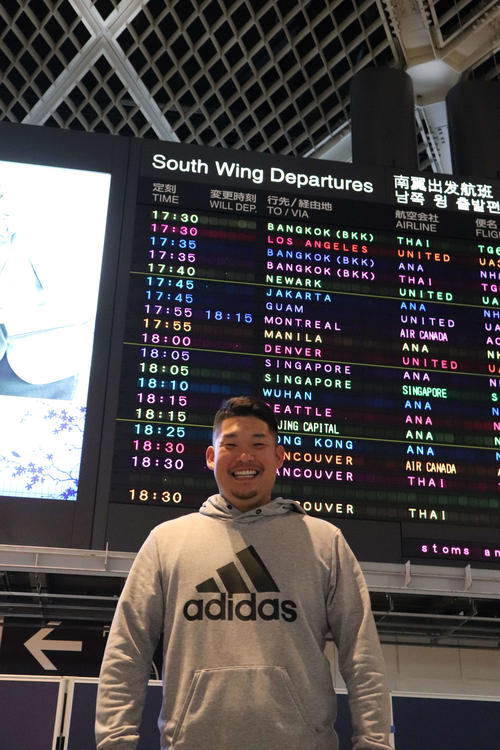 成田空港から渡米する筒香