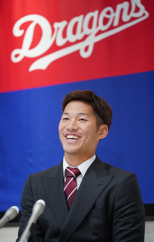 契約更改を終え会見する京田陽太（撮影・森本幸一）