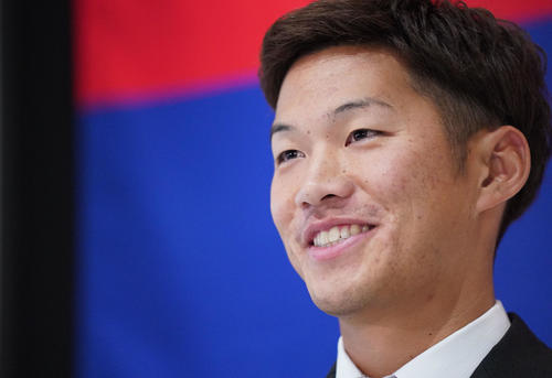 契約更改を終え会見する京田陽太（撮影・森本幸一）