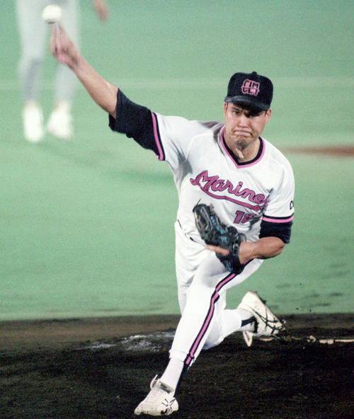 球宴で力投するロッテ伊良部秀輝投手（1994年7月19日撮影）