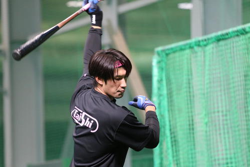 自主トレに励む日本ハム大田（撮影・田中彩友美）