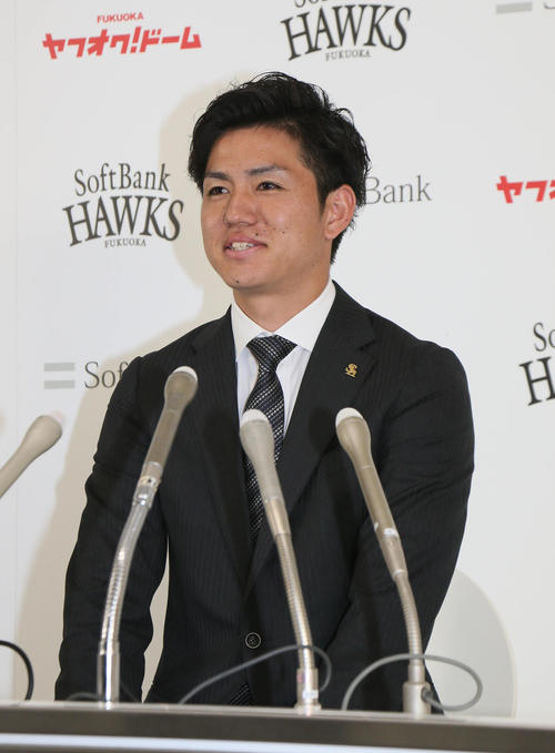 ソフトバンク情報　5000万円（金額は推定）で契約更改した高橋礼（撮影・栗木一考）