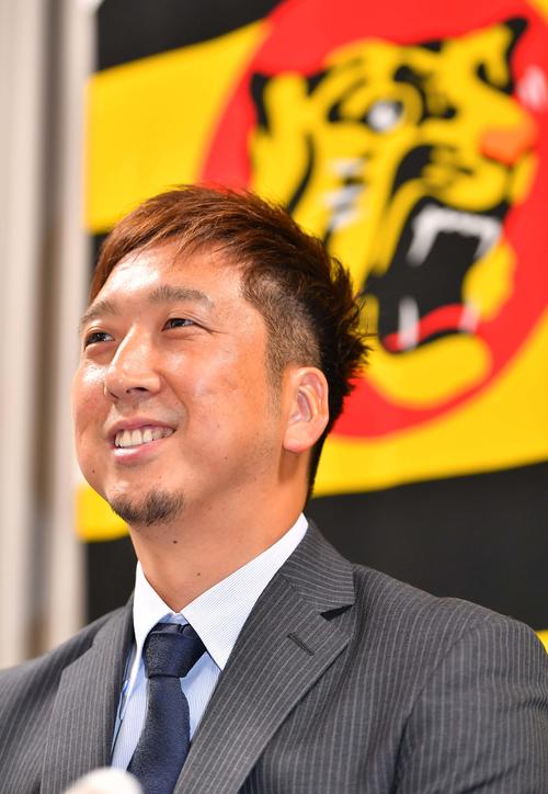 契約更改後に会見する阪神藤川（撮影・上田博志）