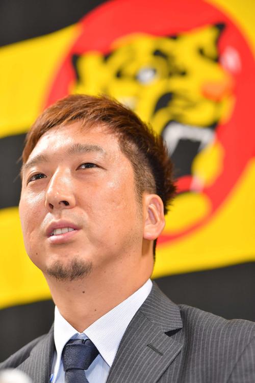 契約更改後に会見する阪神藤川（撮影・上田博志）