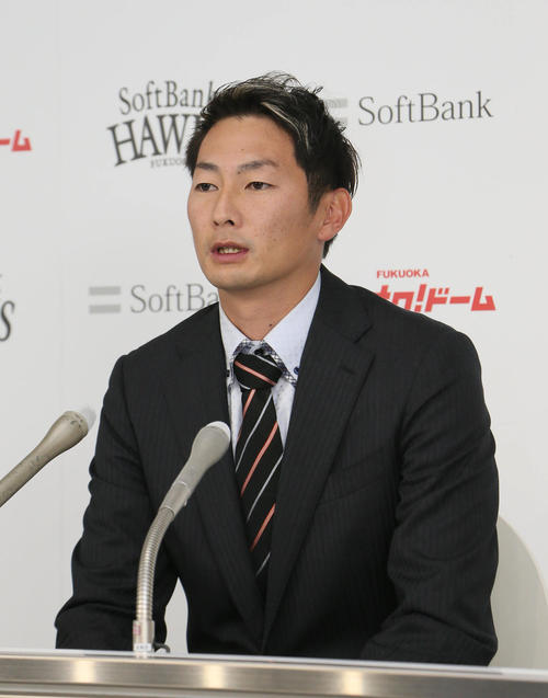 質問に答えるソフトバンク二保（撮影・栗木一考）