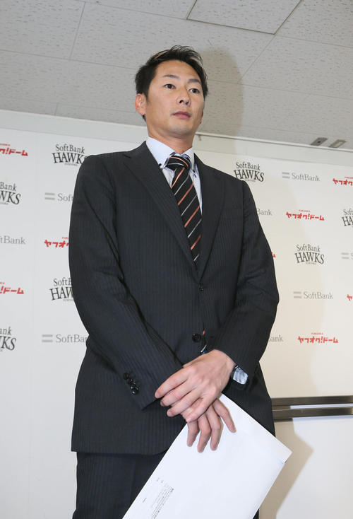 質問に答えるソフトバンク二保（撮影・栗木一考）