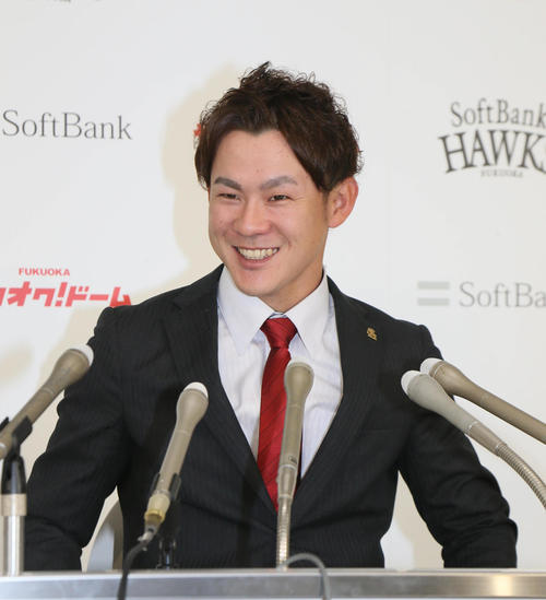 4000万円（金額は推定）の倍増で契約更改したソフトバンク牧原（撮影・栗木一考）
