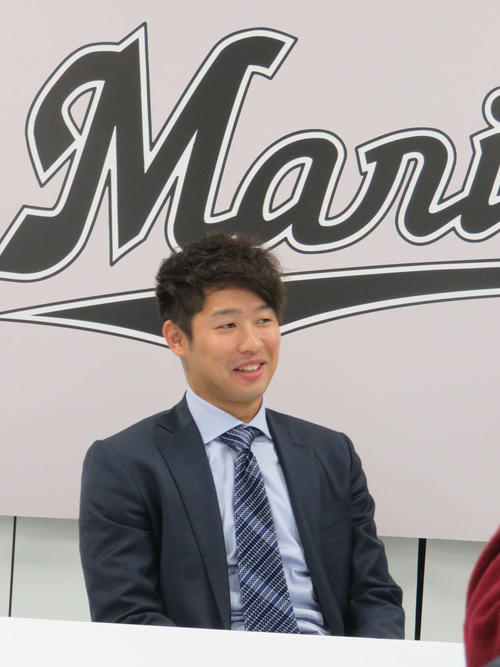 年俸大幅増に笑みがこぼれるロッテ種市