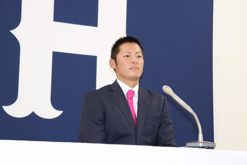 契約を更改した広島一岡