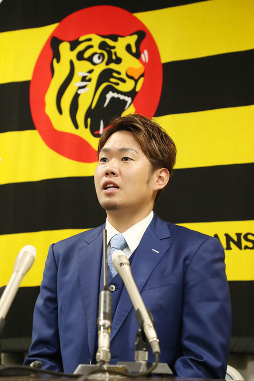 契約更改を終え会見する西勇（撮影・加藤哉）
