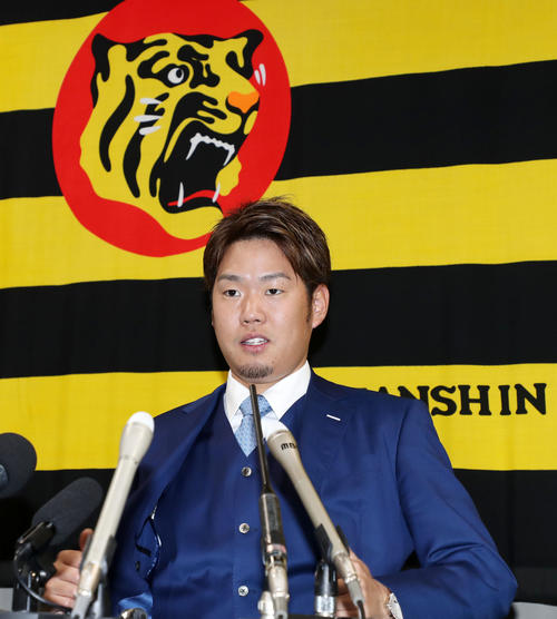 契約更改を終え会見する西勇輝（撮影・加藤哉）
