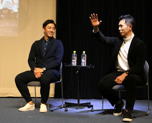 トレーナーや学生を対象にした特別講演会に参加した日本ハム斎藤（左）（撮影・中島宙恵）