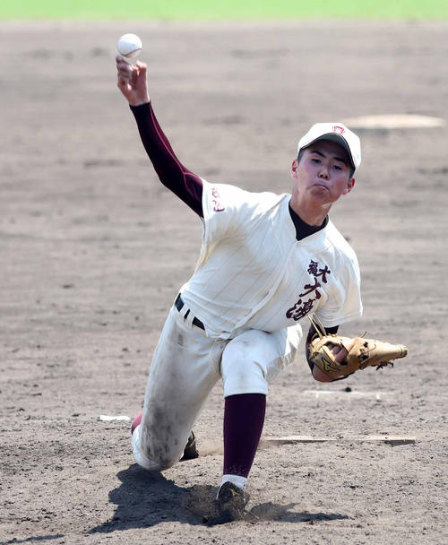 15年7月、力投する福岡大大濠・浜地