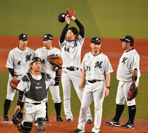 マウンドに集まるロッテナイン（2019年9月24日）