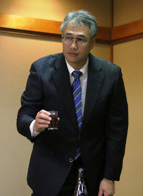 札幌市内で球団の札幌西後援会の総会に参加した日本ハム木田投手コーチ（撮影・木下大輔）