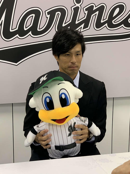 契約更改会見に臨んだロッテ岡