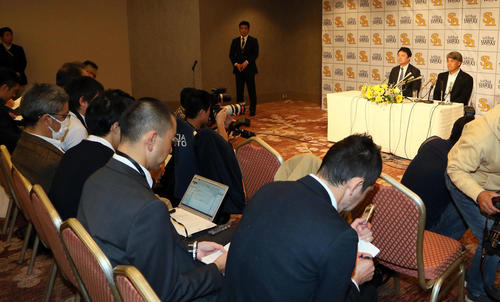 ソフトバンク会長付特別アドバイザーに就任した城島（撮影・栗木一考）