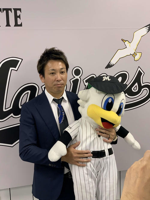 契約更改会見に臨んだロッテ益田