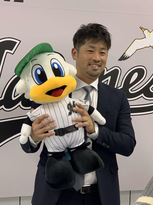 契約更改会見に臨んだロッテ清田