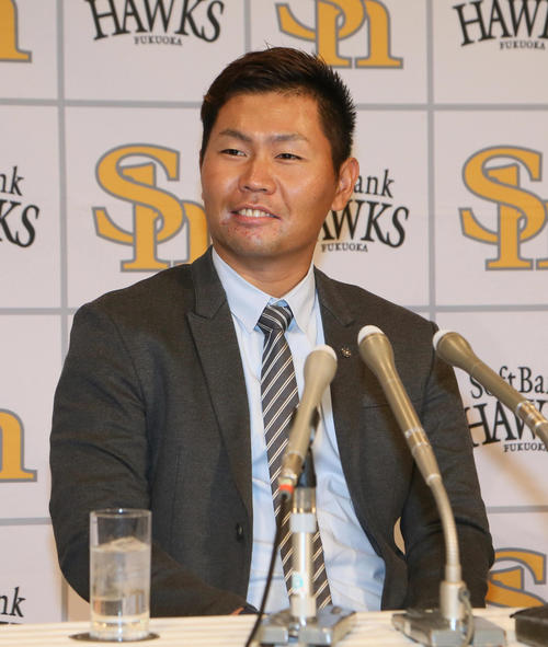 現状維持で契約更改した中村晃（撮影・栗木一考）