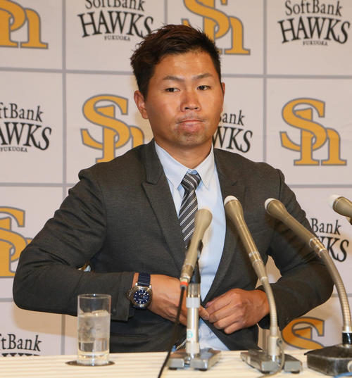 現状維持で契約更改した中村晃（撮影・栗木一考）