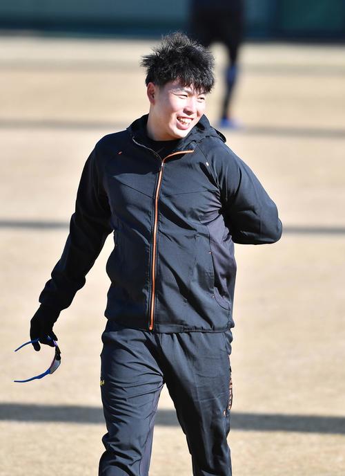 笑顔を見せる馬場皐輔（撮影・上田博志）
