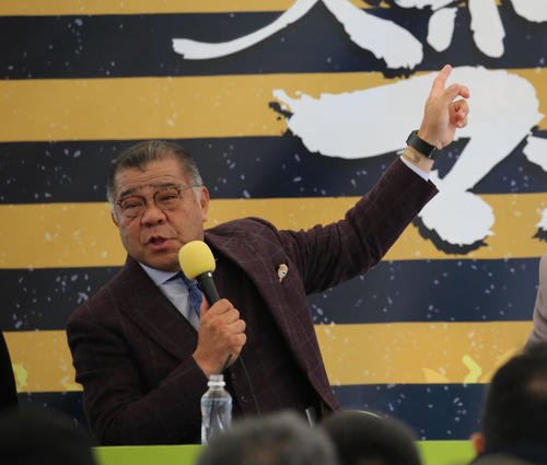 熱弁をふるう掛布雅之氏（撮影・渦原淳）