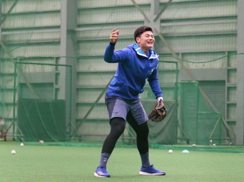 練習中に苦しそうな表情を見せる日本ハム清宮（撮影・田中彩友美）
