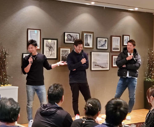 ファンミーティングで笑いを誘う左からオリックス近藤、山田、杉本