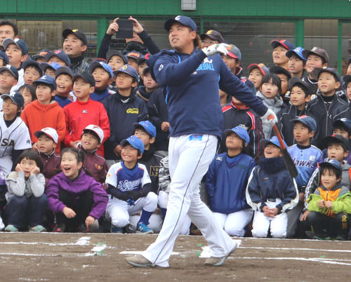 加須市少年野球教室に参加した西武愛斗（撮影・金子真仁）