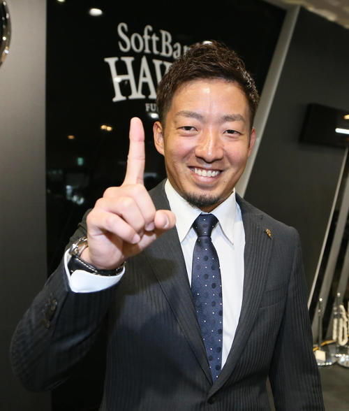 3000万円アップ（金額は推定）の1億1000万円で契約更改したソフトバンク嘉弥真（撮影・栗木一考）