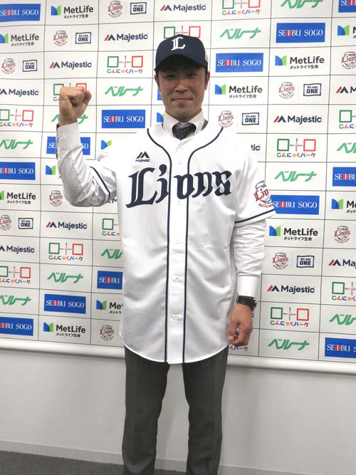 西武の入団会見に臨んだ森越（撮影・栗田成芳）