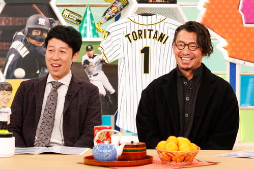 左から番組司会の小籔千豊、鳥谷敬