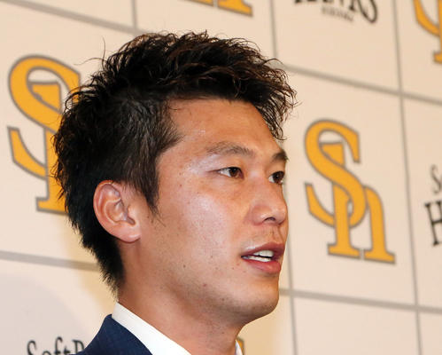 ダウンで契約更改したソフトバンク岩崎（撮影・栗木一考）