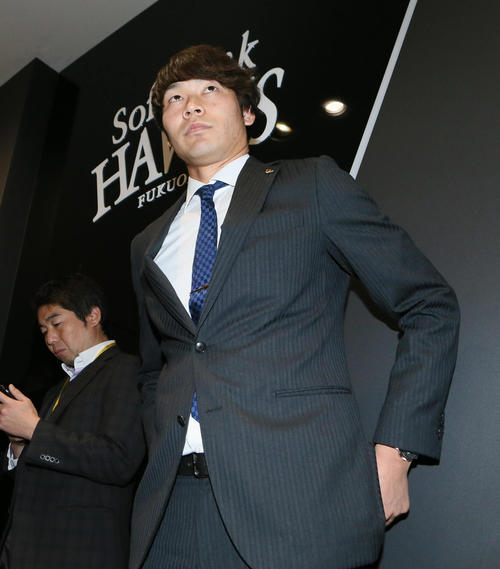 記者の質問に答えるソフトバンク武田（撮影・栗木一考）