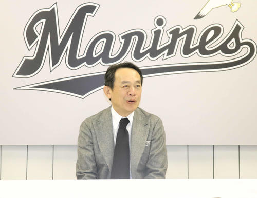 球団納めで1年間の総括をするロッテ河合オーナー代行兼社長（撮影・久永壮真）