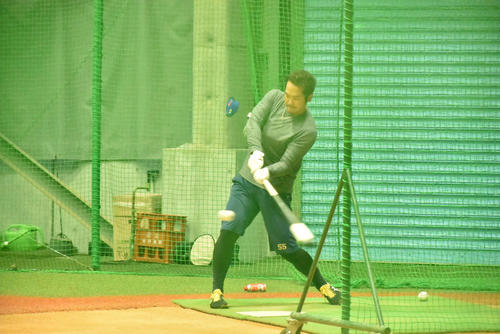 プエルトリコから帰国した翌日に体を動かすオリックスT－岡田外野手（撮影・真柴健）