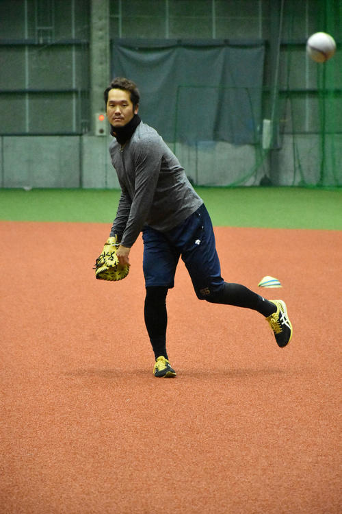 プエルトリコから帰国した翌日に体を動かすオリックスT－岡田外野手（撮影・真柴健）