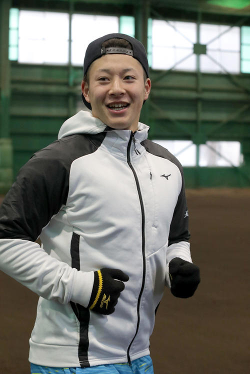 ランニングする日本ハム吉田輝（撮影・佐藤翔太）